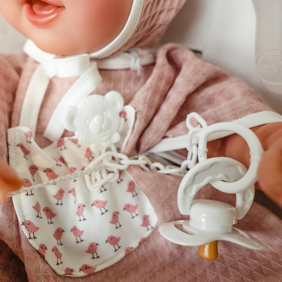 Lalka hiszpańska Mia siusiająca z akcesoriami